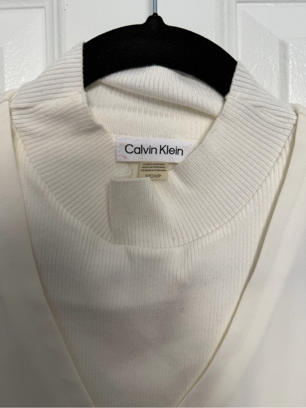 Calvin Klein Off white Sleeveless V-Neck Blouse - Picture 3 of 3